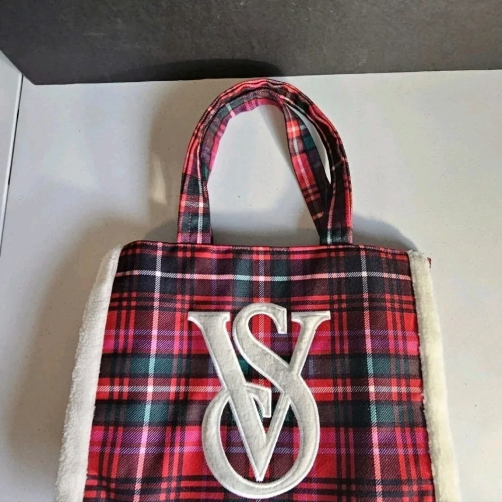 Victoria's Secret Holiday Plaid Sherpa Tote Red/Green/ White Double Handle VGUC